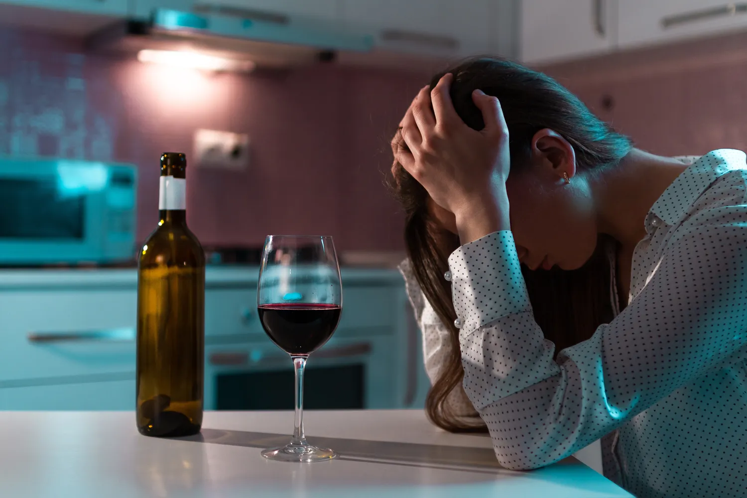 Wszywka alkoholowa – co się dzieje po wypiciu?